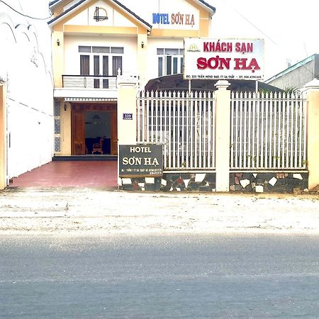 Khach San Son Ha Hotell Kon Tum Exteriör bild