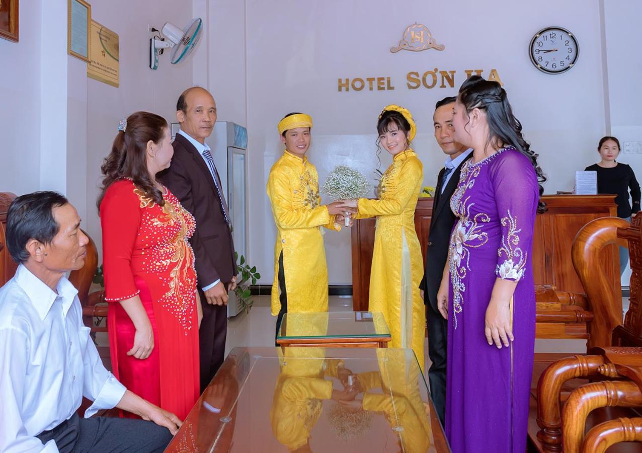Khach San Son Ha Hotell Kon Tum Exteriör bild