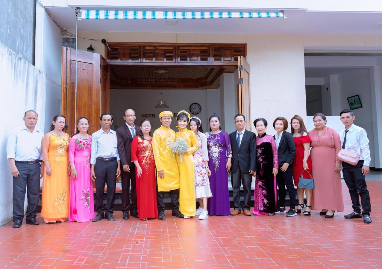 Khach San Son Ha Hotell Kon Tum Exteriör bild
