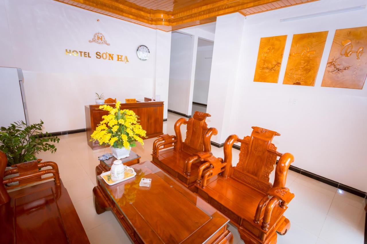 Khach San Son Ha Hotell Kon Tum Exteriör bild