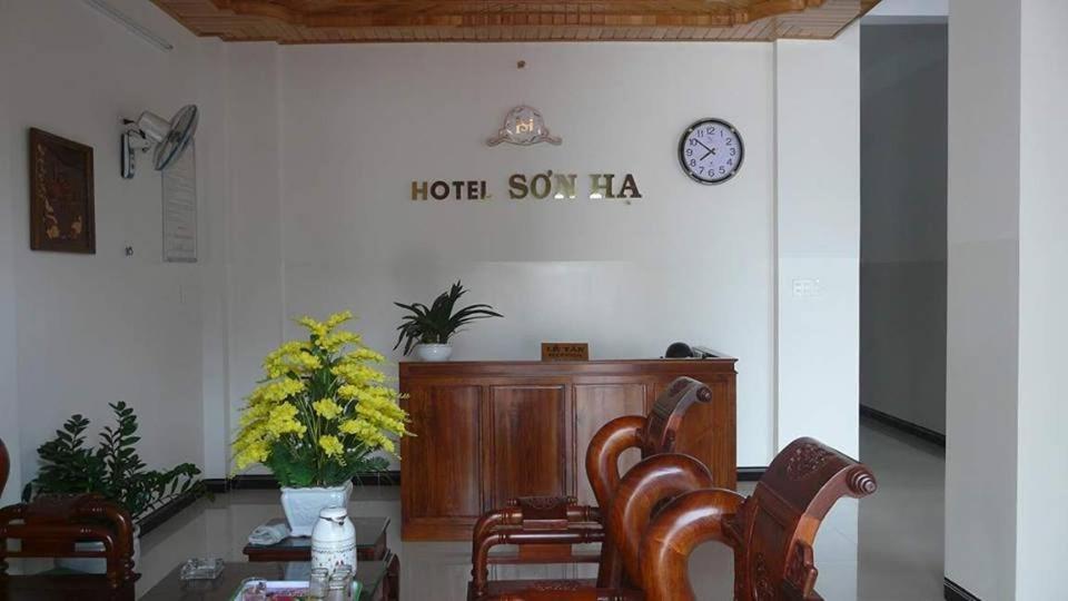 Khach San Son Ha Hotell Kon Tum Exteriör bild