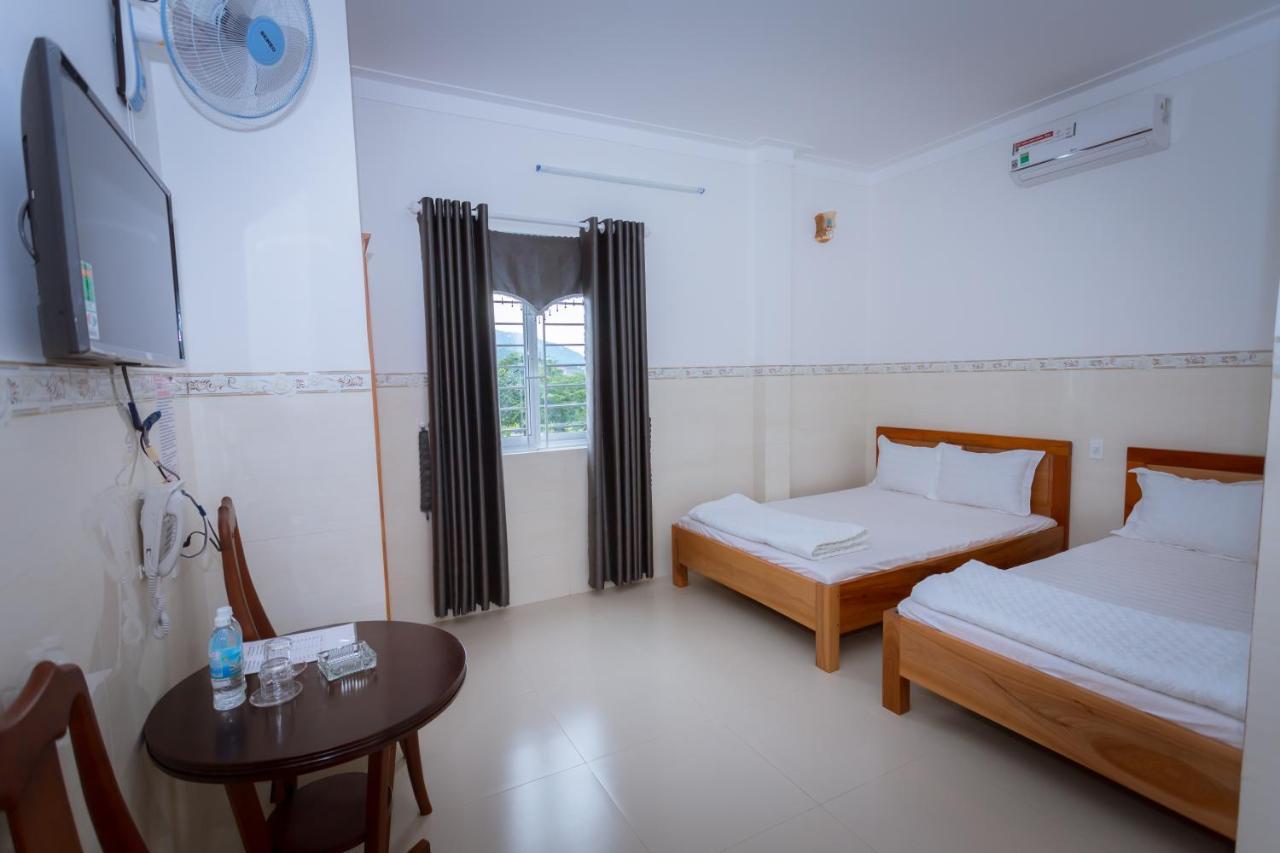 Khach San Son Ha Hotell Kon Tum Exteriör bild
