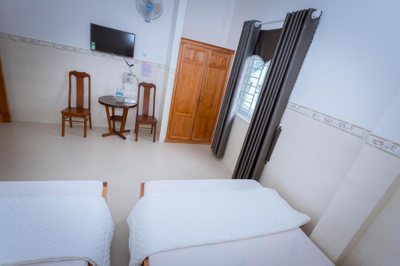 Khach San Son Ha Hotell Kon Tum Exteriör bild