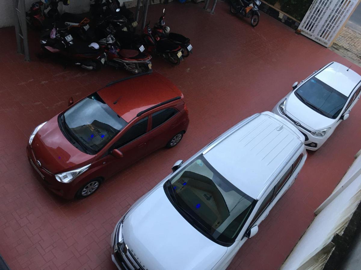 Khach San Son Ha Hotell Kon Tum Exteriör bild