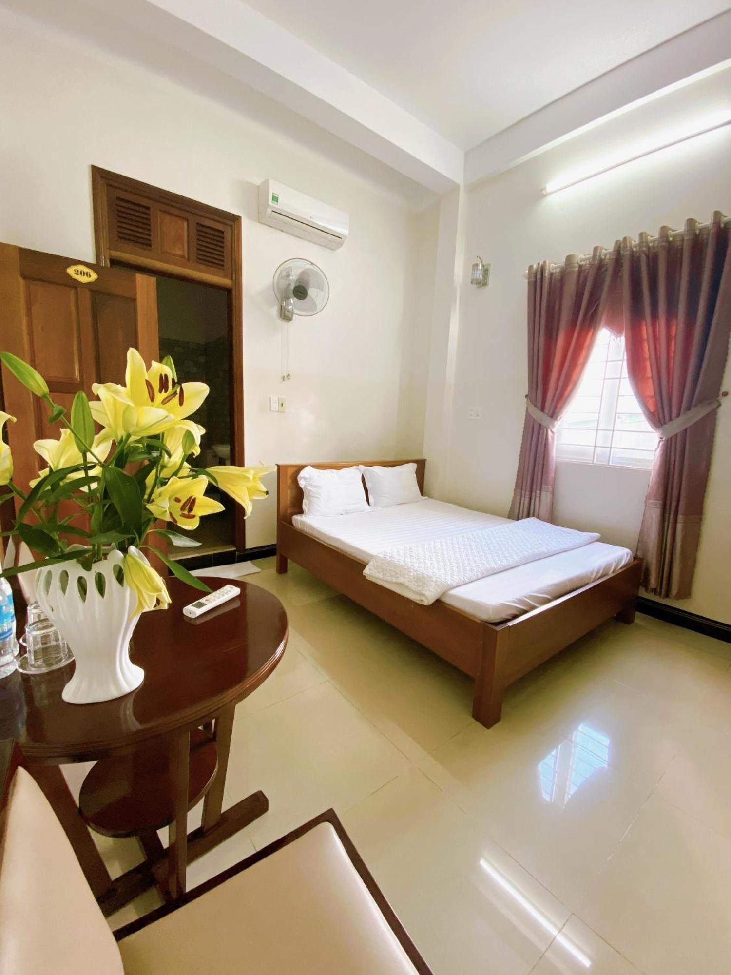 Khach San Son Ha Hotell Kon Tum Exteriör bild