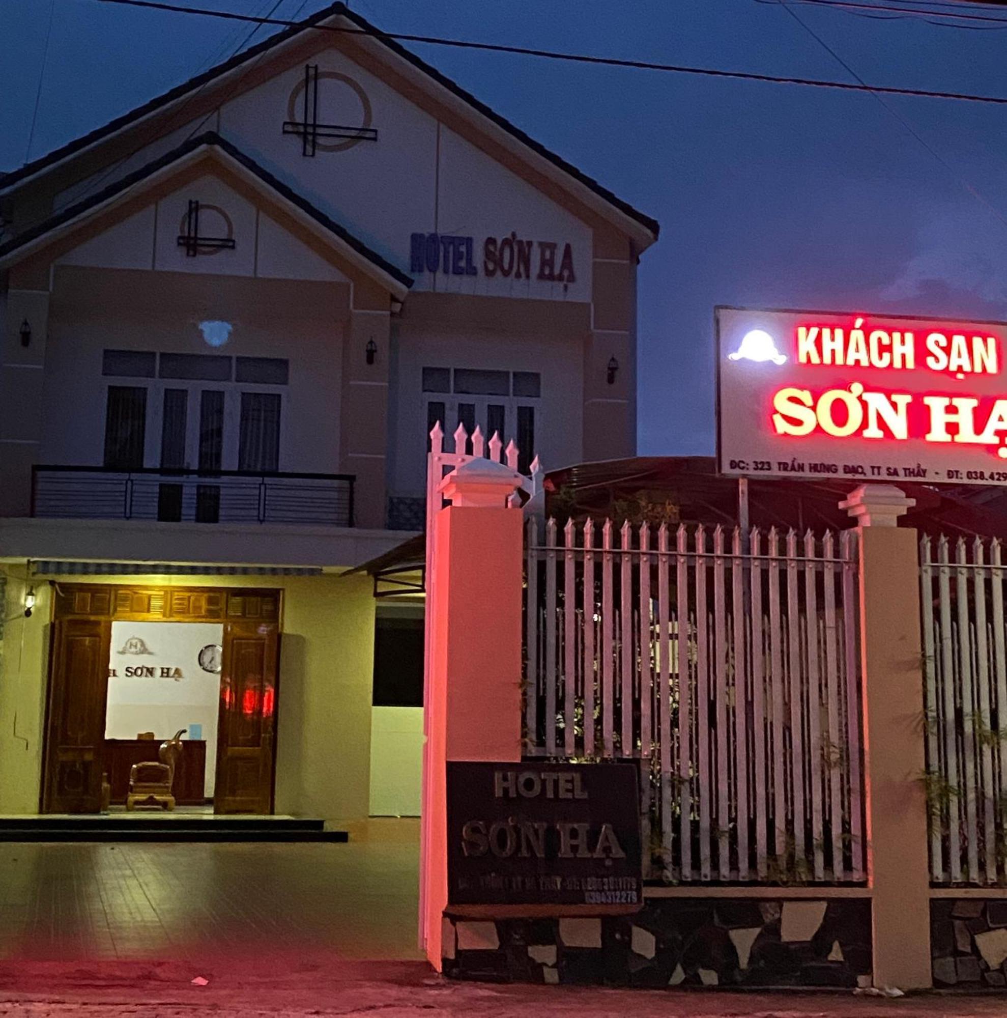 Khach San Son Ha Hotell Kon Tum Exteriör bild