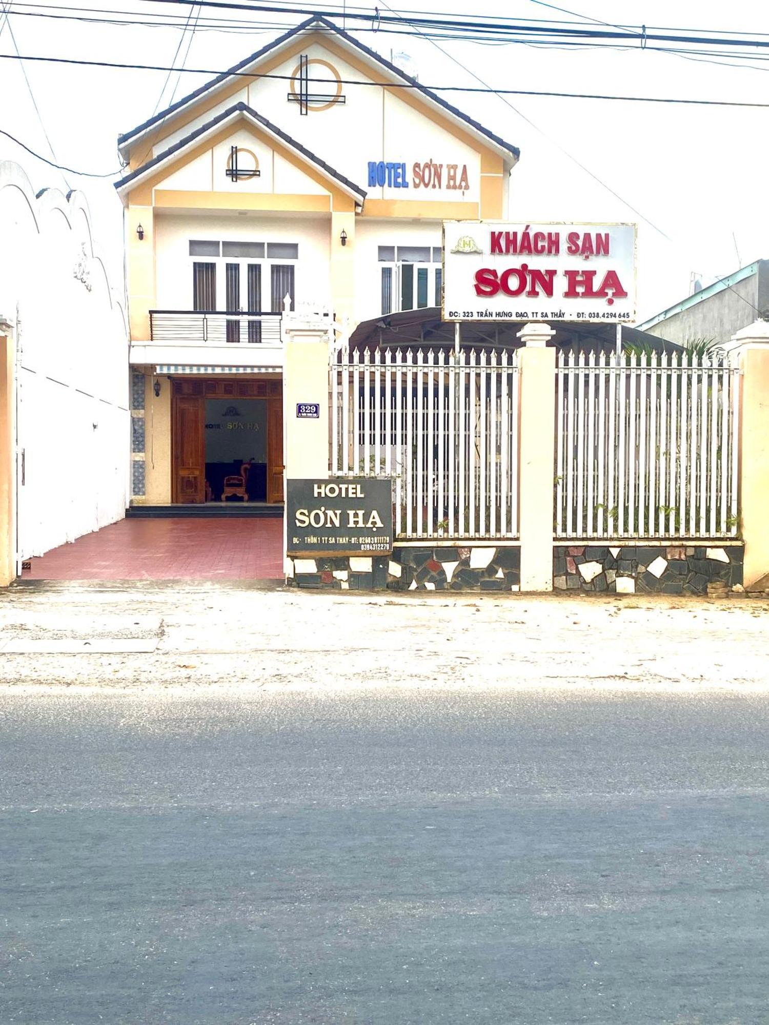 Khach San Son Ha Hotell Kon Tum Exteriör bild