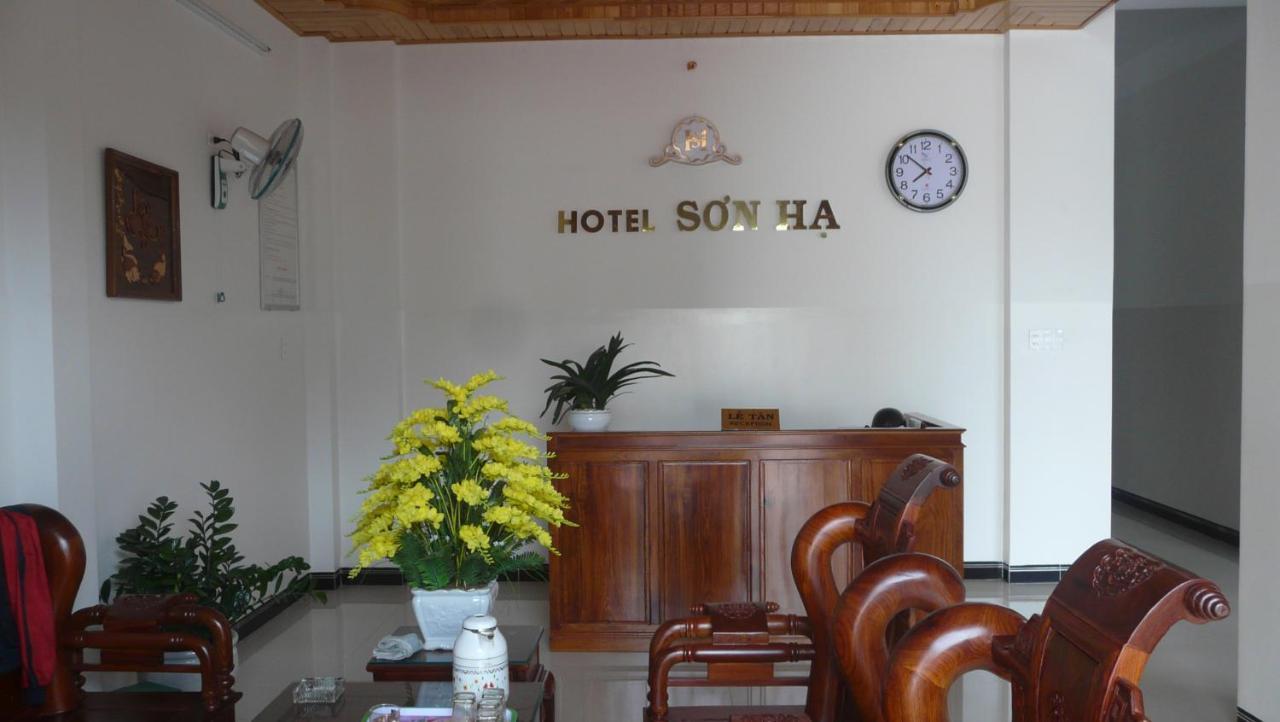 Khach San Son Ha Hotell Kon Tum Exteriör bild