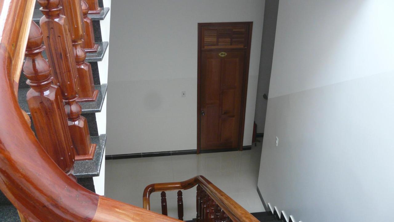 Khach San Son Ha Hotell Kon Tum Exteriör bild